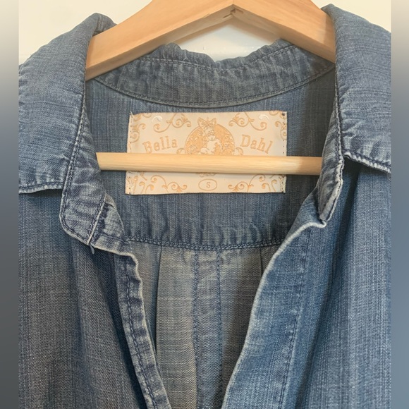 Bella Dahl blue chambray denim hidden pocket top, size small - Picture 2 of 7